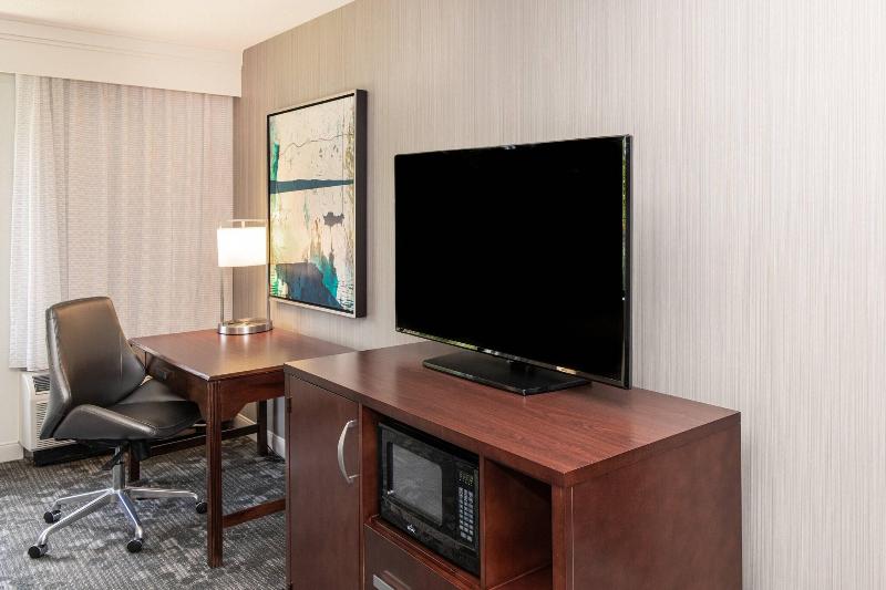 キングサイズベッドのスタンダードルーム, Country Inn & Suites By Radisson, Columbus Edinburgh