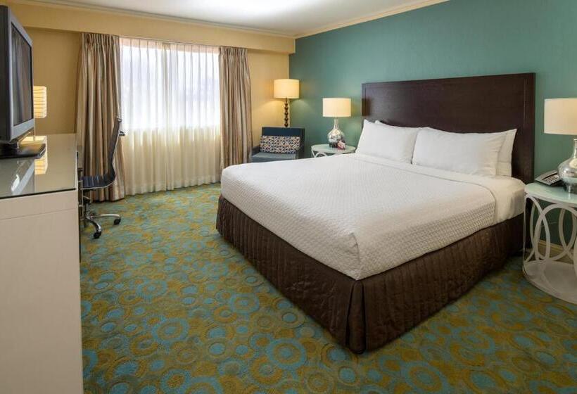 キングサイズベッドのスタンダードルーム, Crowne Plaza Cabana Hotel, An Ihg