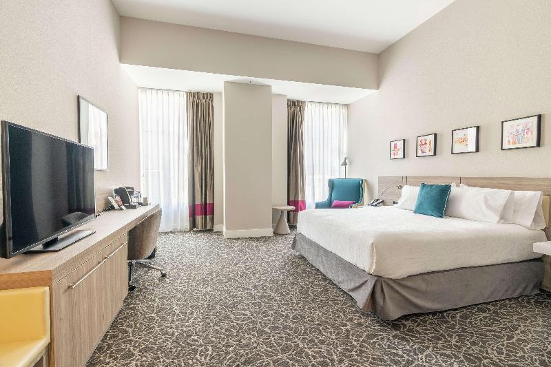 اتاق استاندارد با تخت بزرگ, Hilton Garden Inn Wichita Downtown