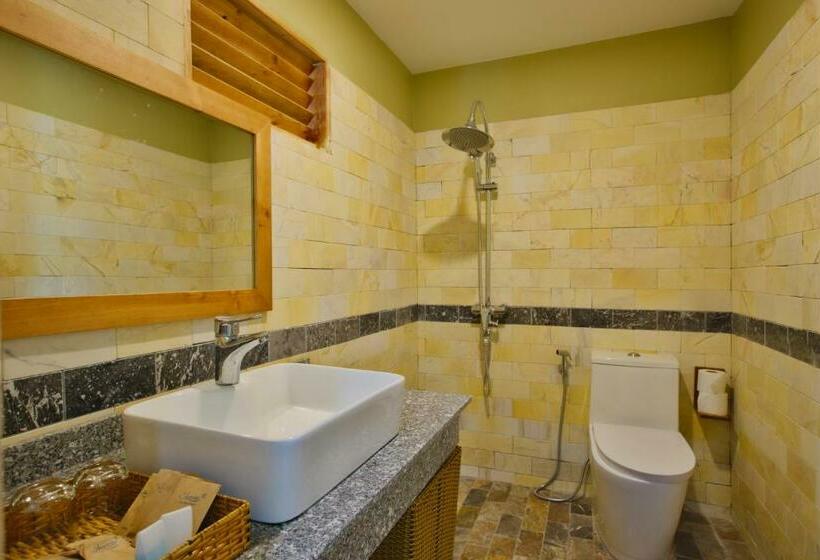 اتاق سوپریور با چشم‌انداز کوهستان, Azura Resort