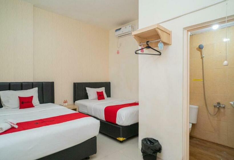 Quarto Estandar, Reddoorz Near Flyover Arjosari Malang