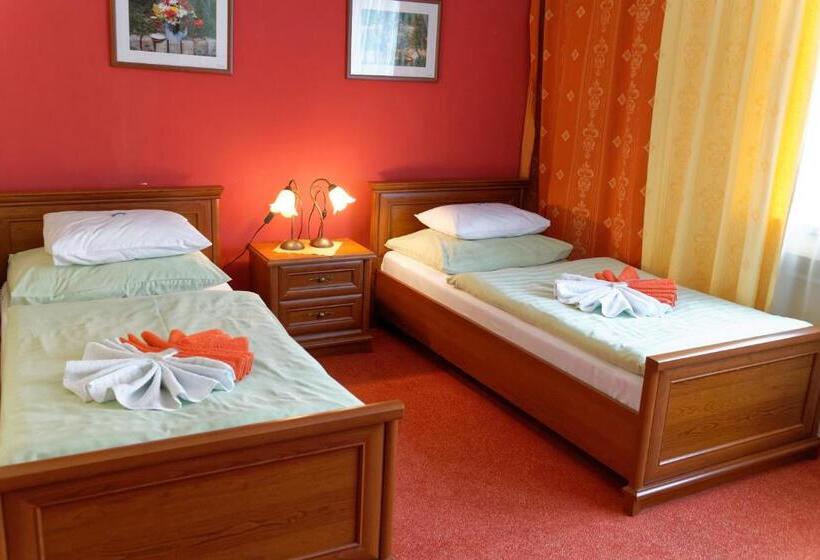 Номер Deluxe, Kamu Garni