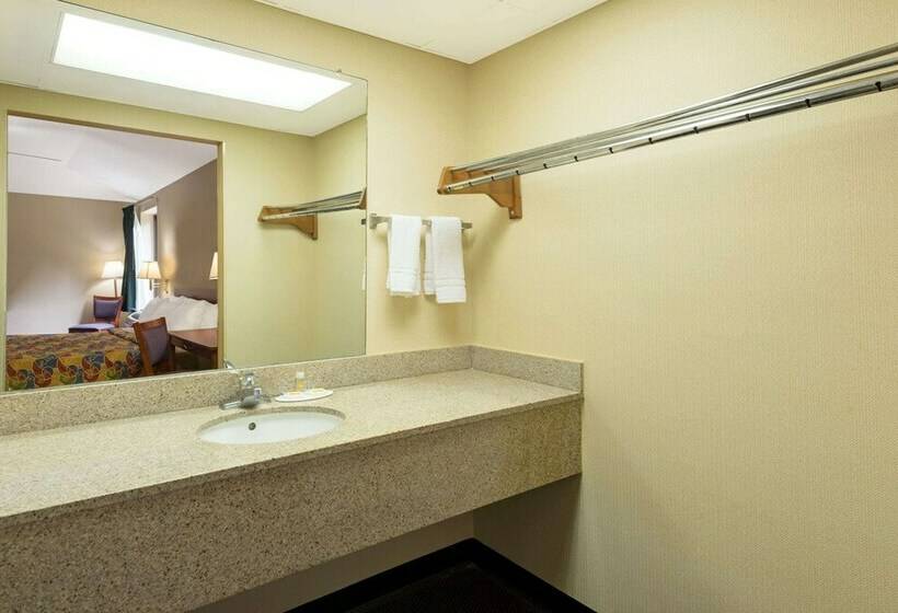Номер Стандарт 2 Двуспальные Кровати, Knights Inn Elizabethtown