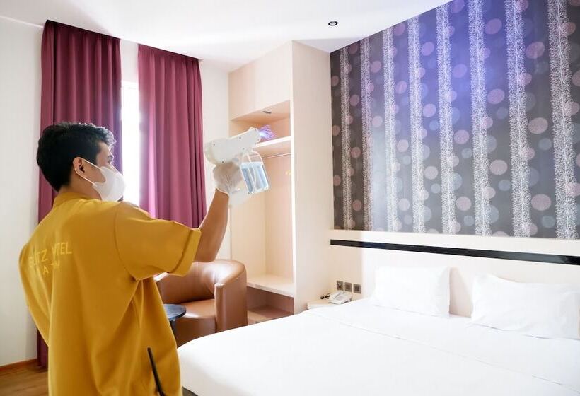 Номер Deluxe, Blitz Hotel Batam Centre
