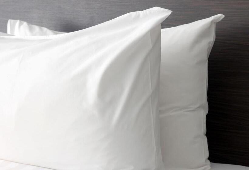 غرفة قياسية مطلّة علي حمام السباحة, Glenstone Lodge