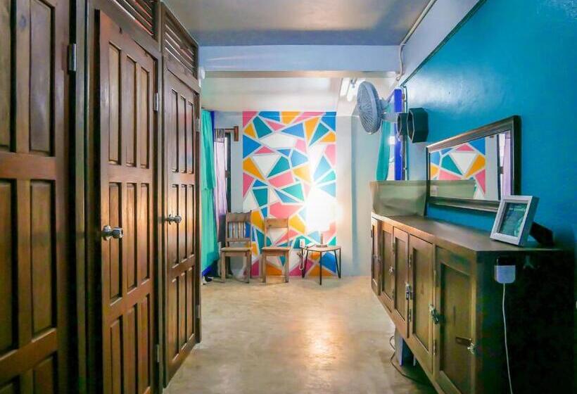 تختخواب در اتاق مشترک, Drift Inn San Pedro