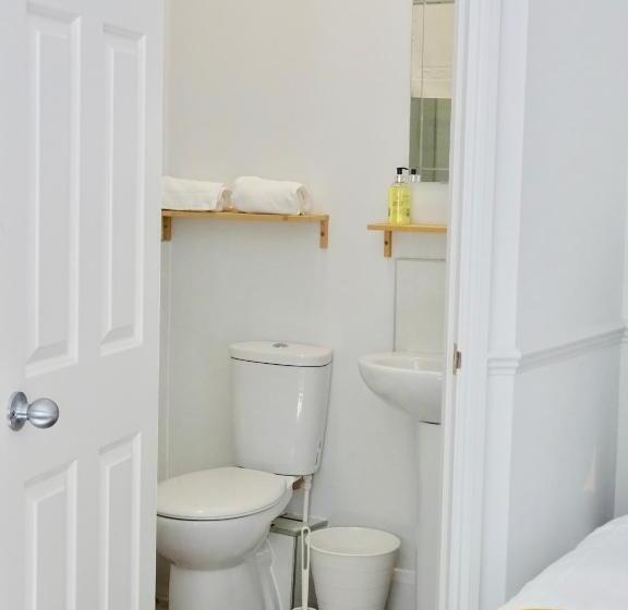 اتاق استاندارد سه نفره, Reading Serviced Rooms