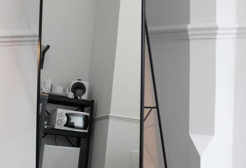 اتاق استاندارد سه نفره, Reading Serviced Rooms