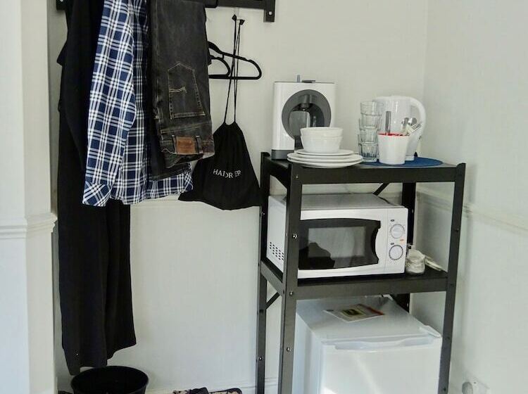 اتاق استاندارد سه نفره, Reading Serviced Rooms
