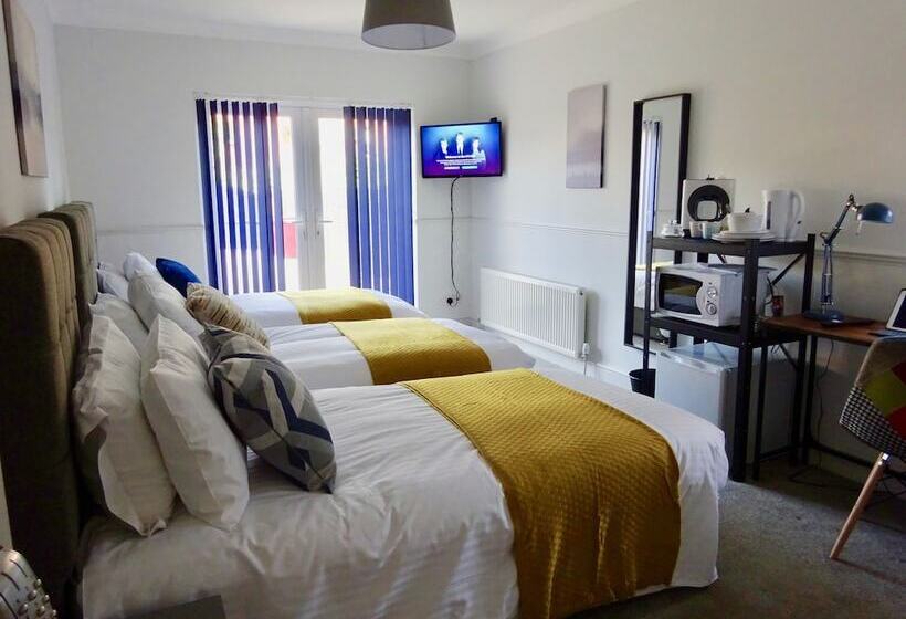 اتاق استاندارد سه نفره, Reading Serviced Rooms