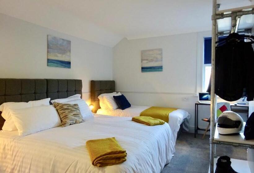 استودیوی استاندارد, Reading Serviced Rooms