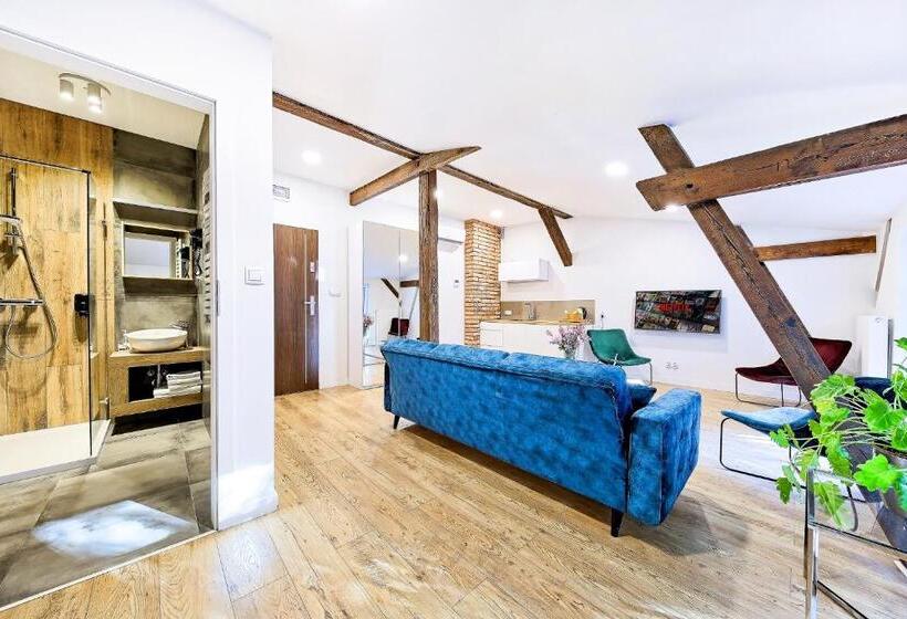 Люкс Deluxe Кровать Кинг, Cinema Apartments