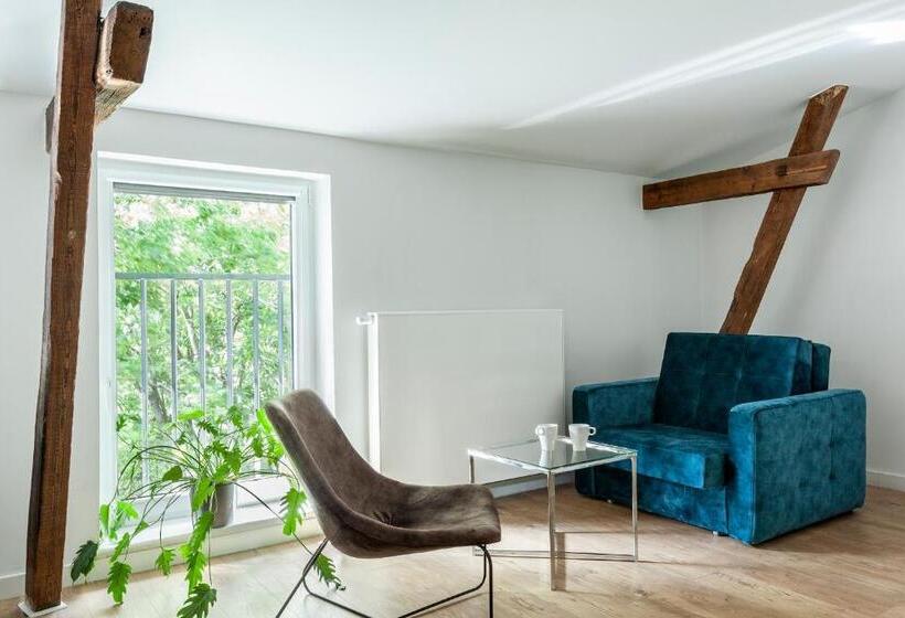 Люкс Deluxe Кровать Кинг, Cinema Apartments