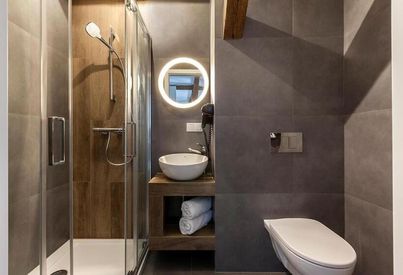 Студия Superior, Cinema Apartments