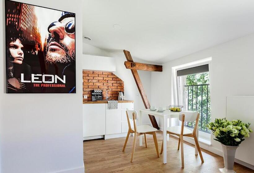 Студия Superior, Cinema Apartments