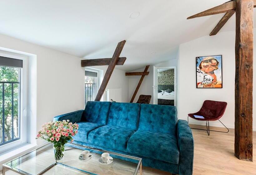 Люкс Deluxe Кровать Кинг, Cinema Apartments