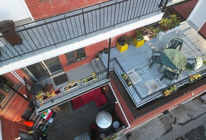 ルームシェアのワンベッド, Pied A Terre Mont Royal