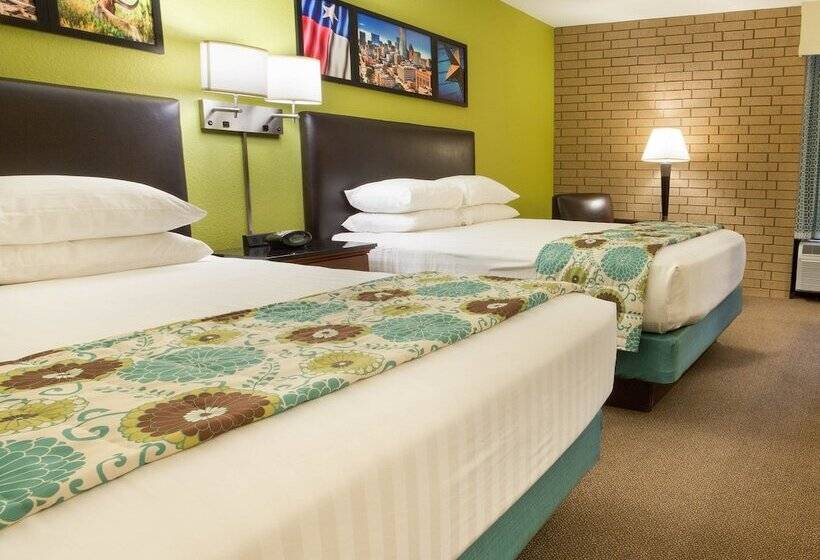 Номер Deluxe Адаптированный для Инвалидов, Heritage Inn Suites Houston Sugar Land, Trademark By Wyndham