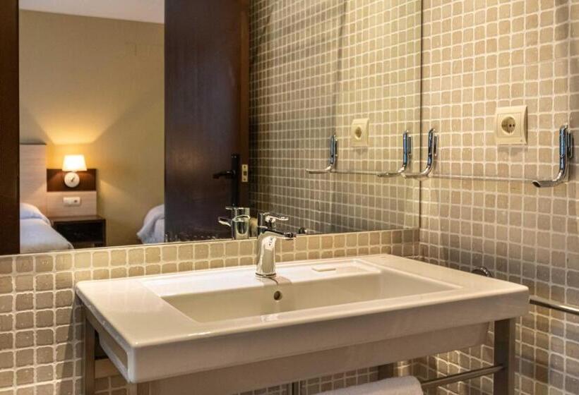 חדר משפחתי, Port 1730