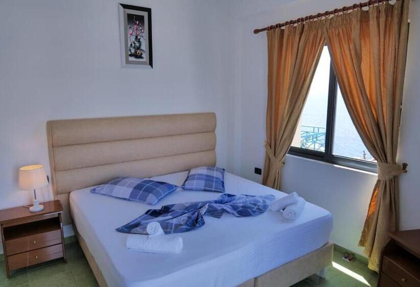 غرفة قياسية مطلّة علي البحر مزوَّدة بشُرفة, Blue Saranda