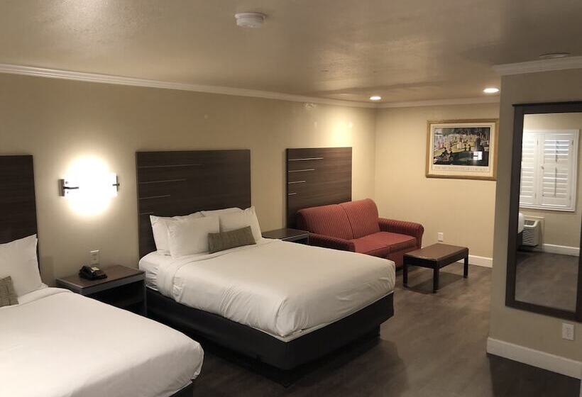 Полулюкс, El Castell Motel