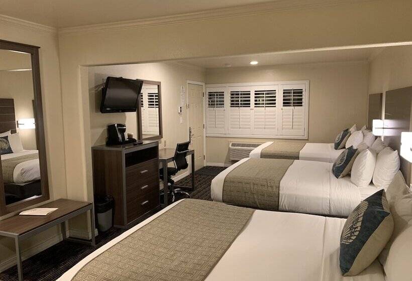 Семейный Номер, El Castell Motel