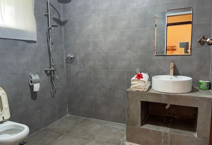 اتاق خانوادگی, Marea Boutique