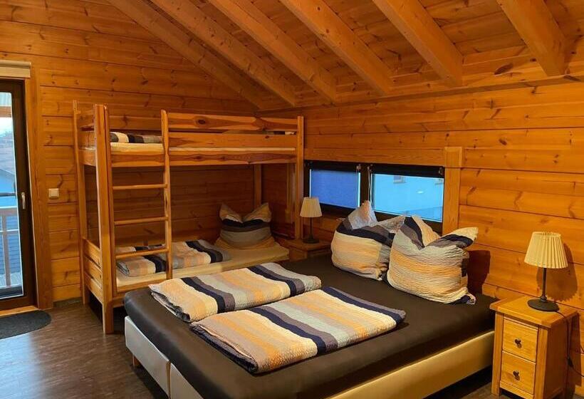 Четырехместный Номер Стандарт с Балконом, Gästehaus Carpe Diem