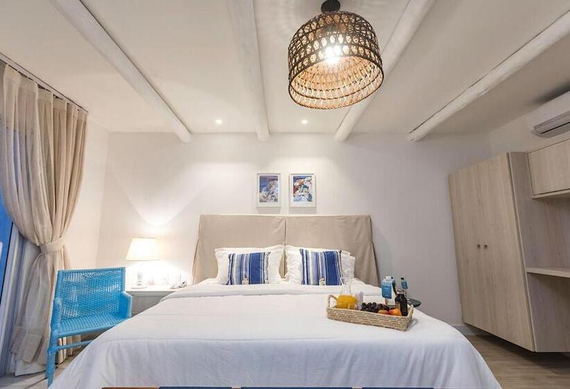 Люкс Вид на Бассейн, La Plage Hotel Boutique