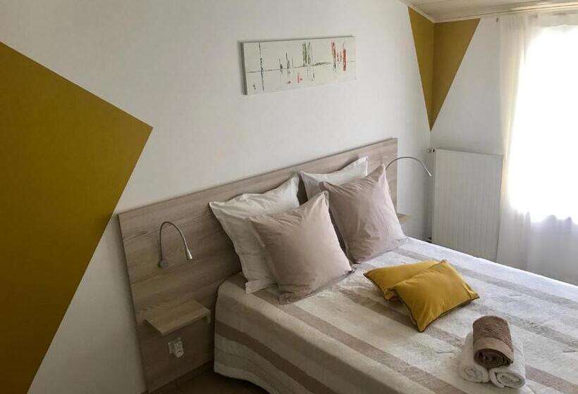 Номер Стандарт, 8 Le Chiron De La Roche 85130 Chanverrie