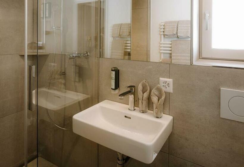 سوئیت با بالکن, Berghotel Engstligenalp