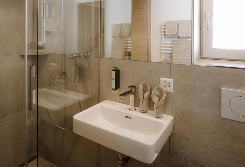 اتاق استاندارد, Berghotel Engstligenalp
