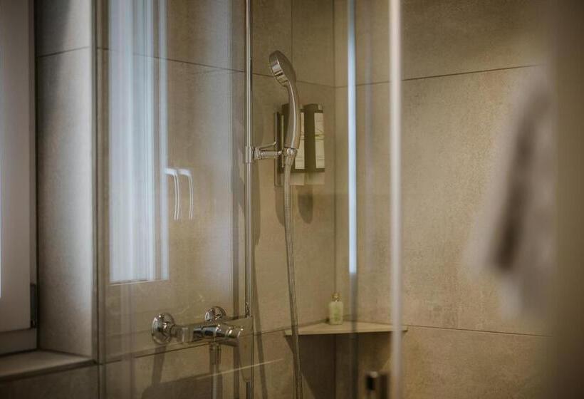 اتاق استاندارد با بالکن, Berghotel Engstligenalp