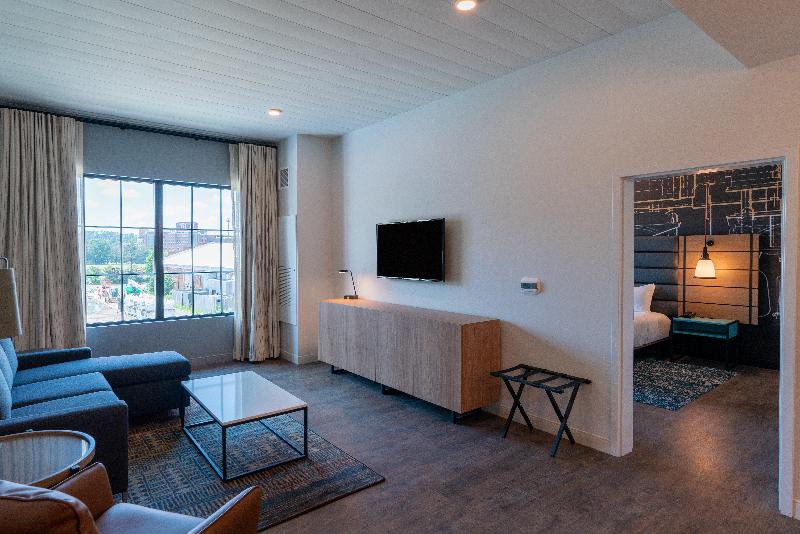 Люкс Адаптированный для Инвалидов, Indigo Tallahassee   Collegetown, An Ihg
