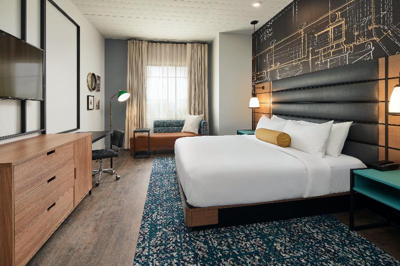适合残疾人士使用的带超级大床的标准间, Indigo Tallahassee   Collegetown, An Ihg