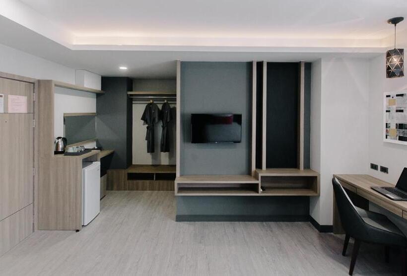 디럭스 룸 킹사이즈 침대, Arista Hotel Ubon