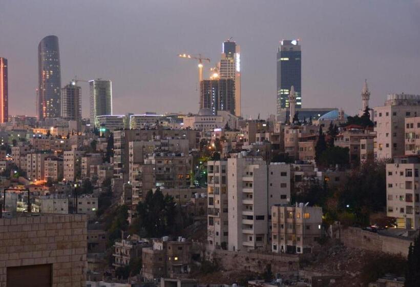 اتاق لوکس, The Y