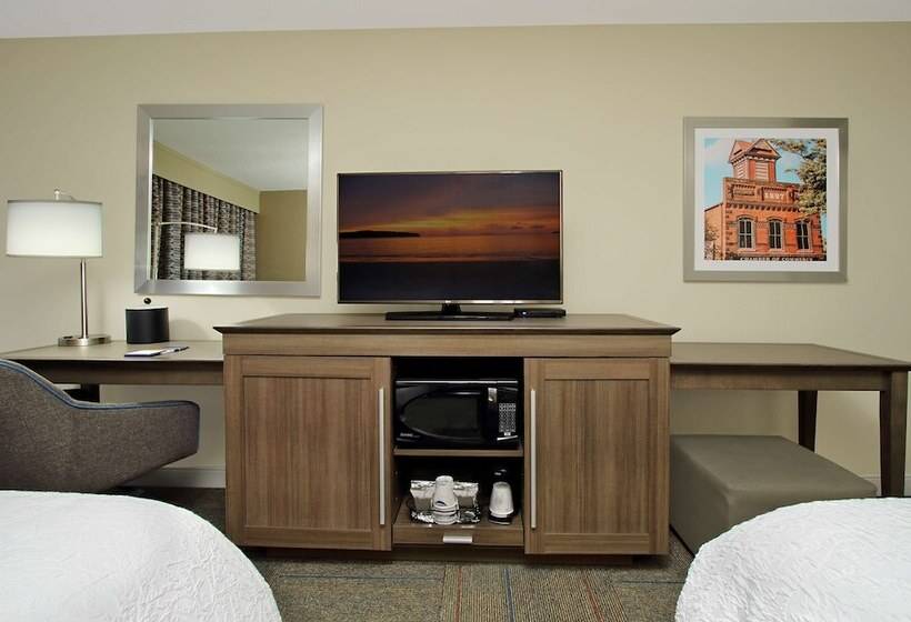 Номер Стандарт 2 Двуспальные Кровати, Hampton Inn Madison