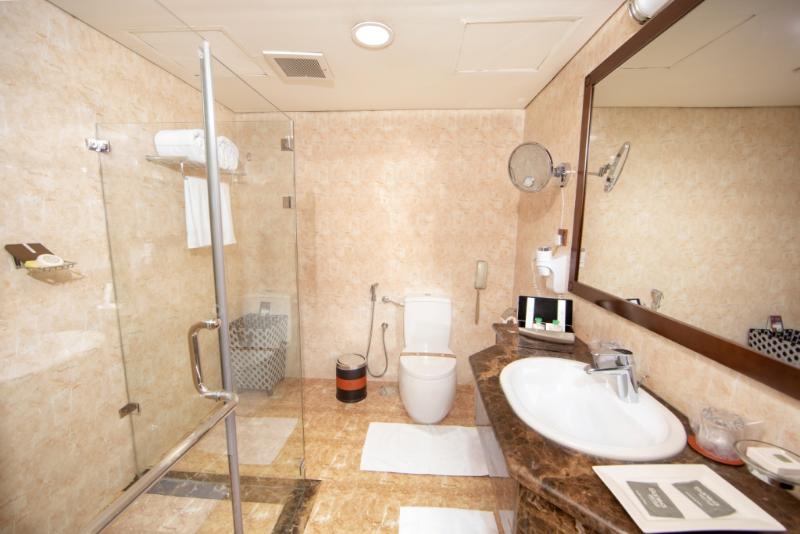Quarto Estandar Cama King para Deficientes Físicos, Hampton Inn Oak Ridge Knoxville