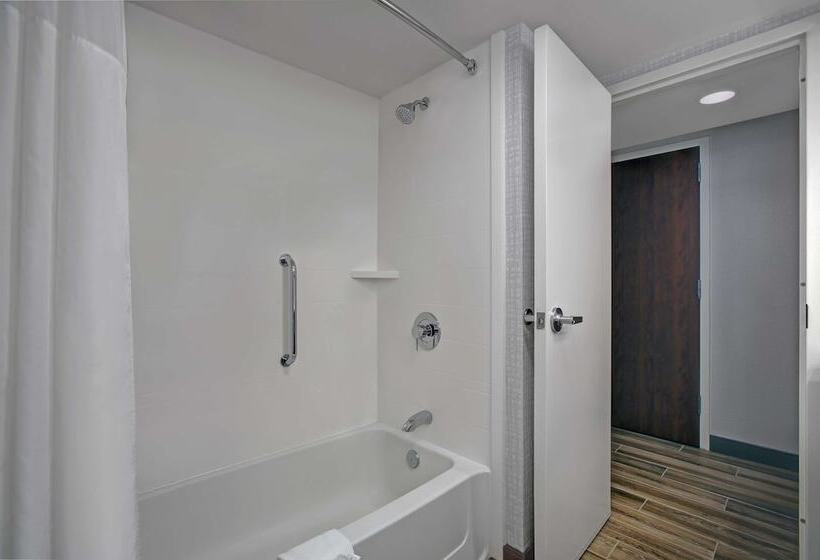 Номер Стандарт 2 Двуспальные Кровати, Hampton Inn Salisbury