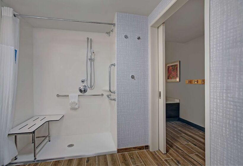 Номер Стандарт Адаптированный для Инвалидов, Hampton Inn Salisbury