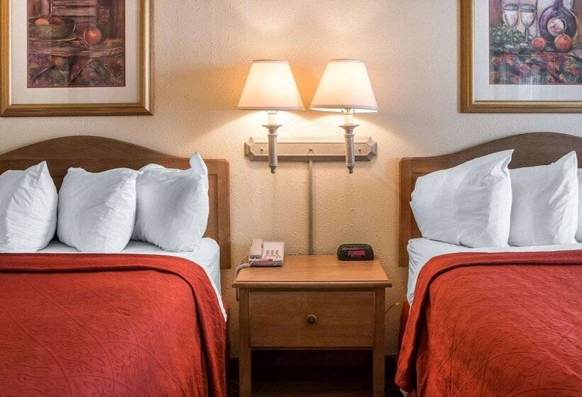 Номер Стандарт 2 Двуспальные Кровати, Quality Inn & Suites