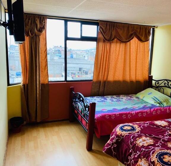 اتاق استاندارد چهار تخته, Hostal Rosita Latacunga