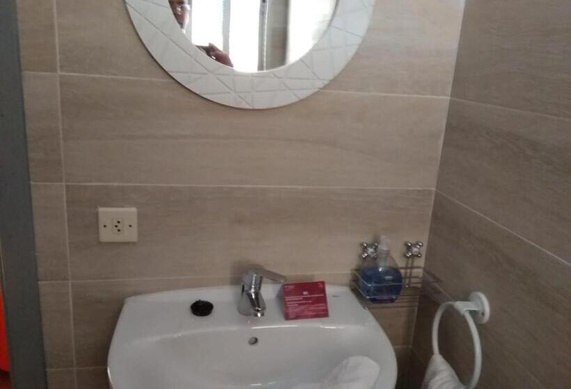 Quarto Quádruplo Estandar, Hostal Restaurante Milenium