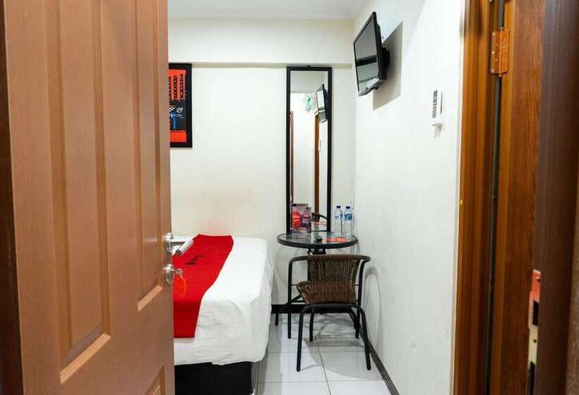اتاق استاندارد, Reddoorz Near Setrasari Mall 4