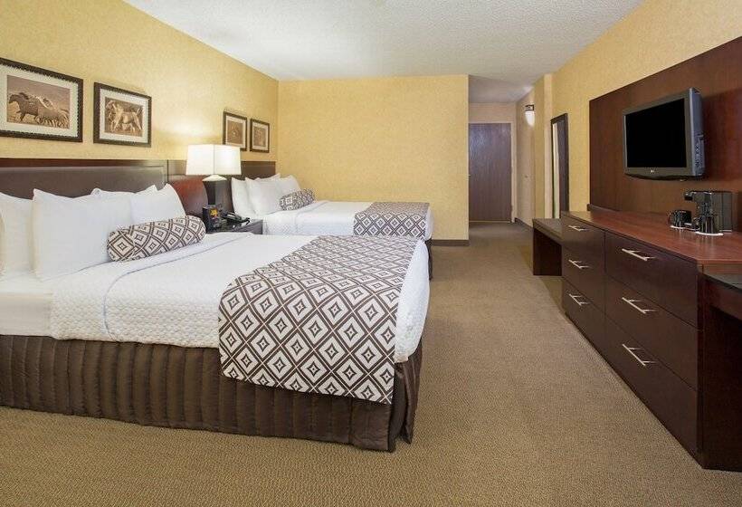 带2个双人床的标准工作室, Crowne Plaza Denver International Airport, An Ihg