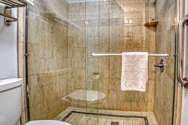 Стандартный Номер Кровать Кинг, Econo Lodge Raleigh Near Walnut Creek Amphitheatre