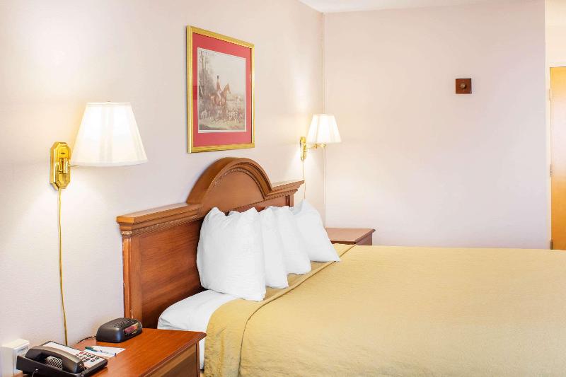 Стандартный Номер Кровать Кинг, Econo Lodge Raleigh Near Walnut Creek Amphitheatre