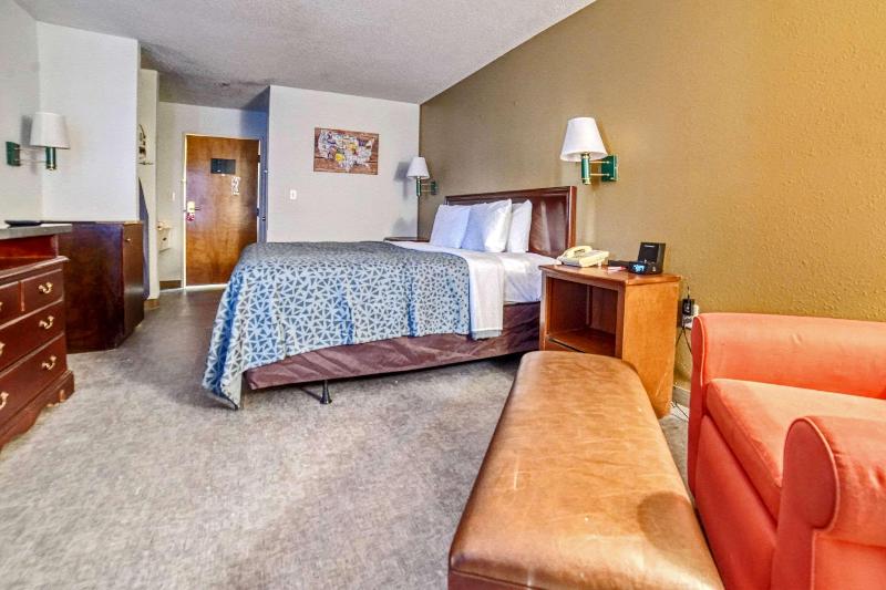 Стандартный Номер Кровать Кинг, Econo Lodge Raleigh Near Walnut Creek Amphitheatre