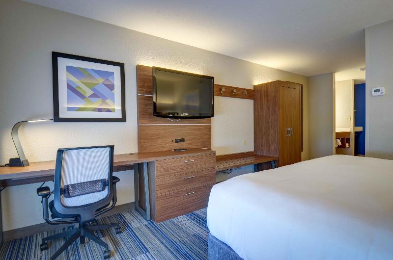 适合残疾人士使用的带超级大床的标准间, Holiday Inn Express & Suites North Platte, An Ihg